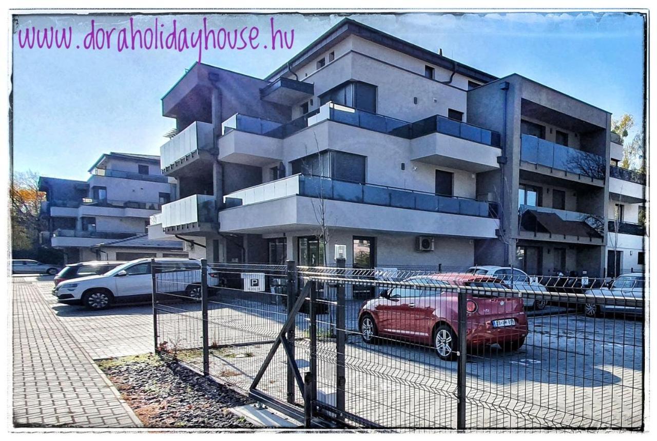 Marina Apartment By Dora Keszthely Esterno foto
