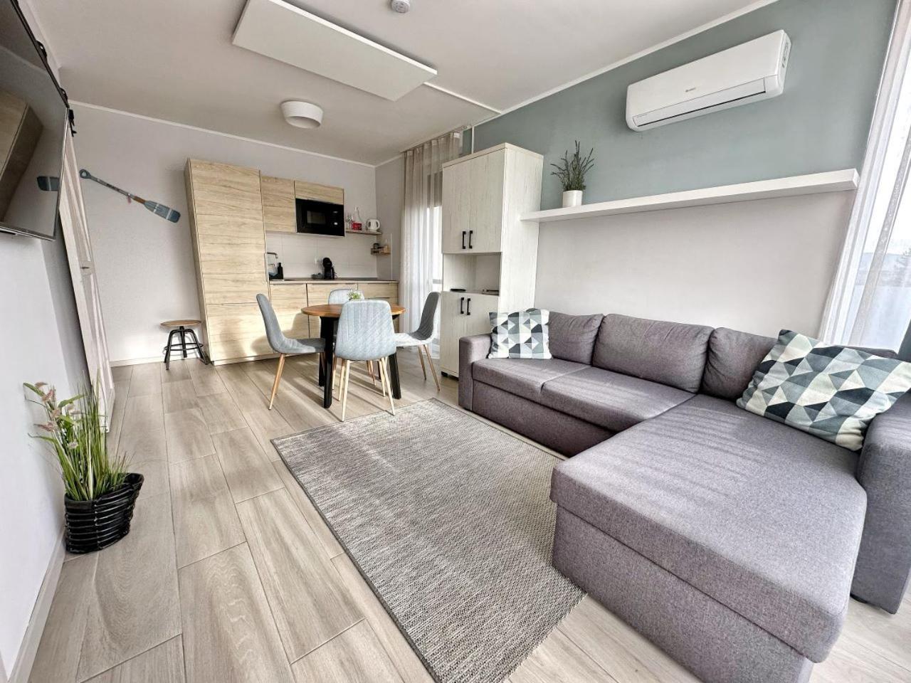 Marina Apartment By Dora Keszthely Esterno foto