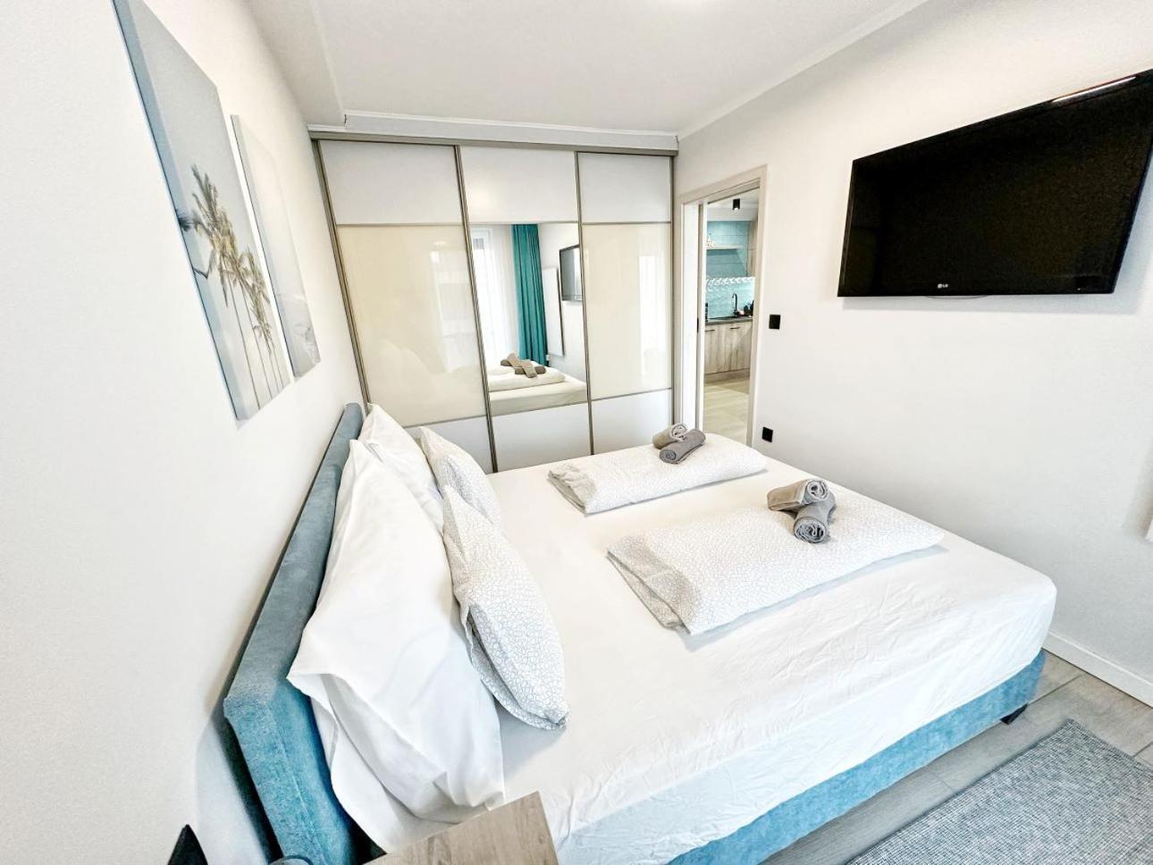 Marina Apartment By Dora Keszthely Esterno foto