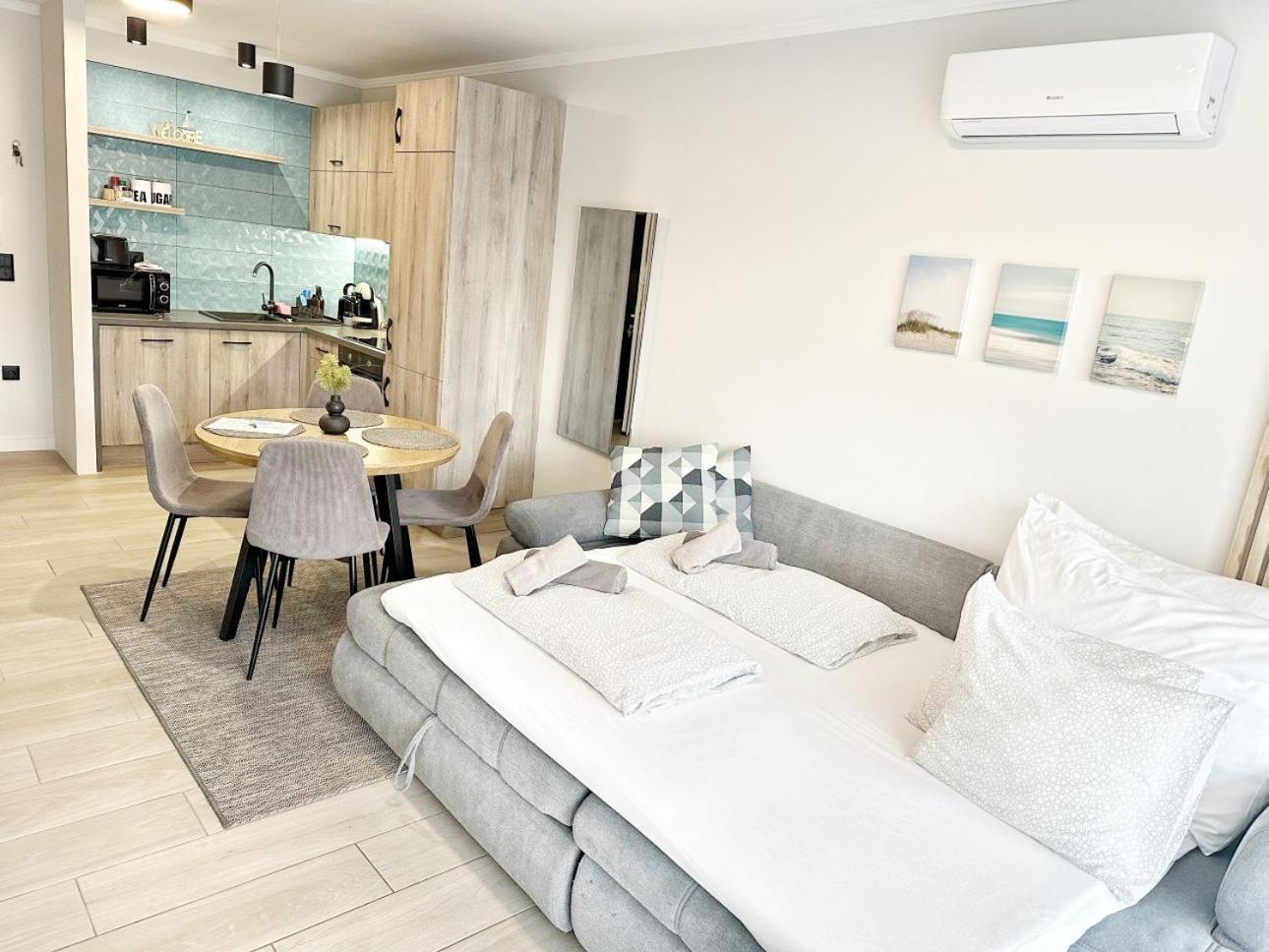 Marina Apartment By Dora Keszthely Esterno foto